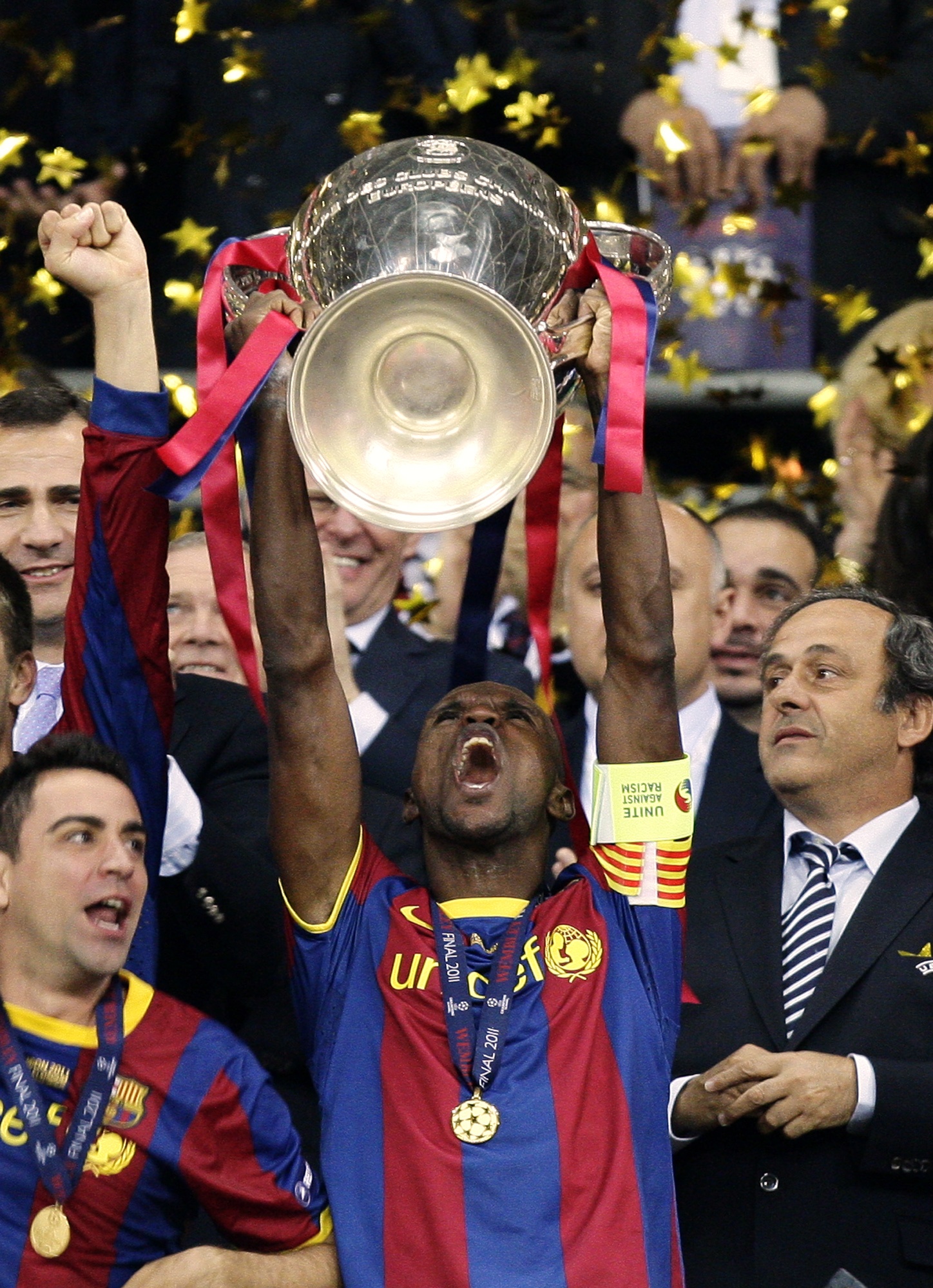 För två månader sen opererades Eric Abidal för levercancer och på lördagen spelade han hela finalen. Lagkaptenen Carles Puyol lät därför Abidal lyfta pokalen inför Wembley Stadium. För två månader sen opererades Eric Abidal för levercancer och på lördagen spelade han hela finalen. Lagkaptenen Carles Puyol lät därför Abidal lyfta pokalen inför Wembley Stadium.