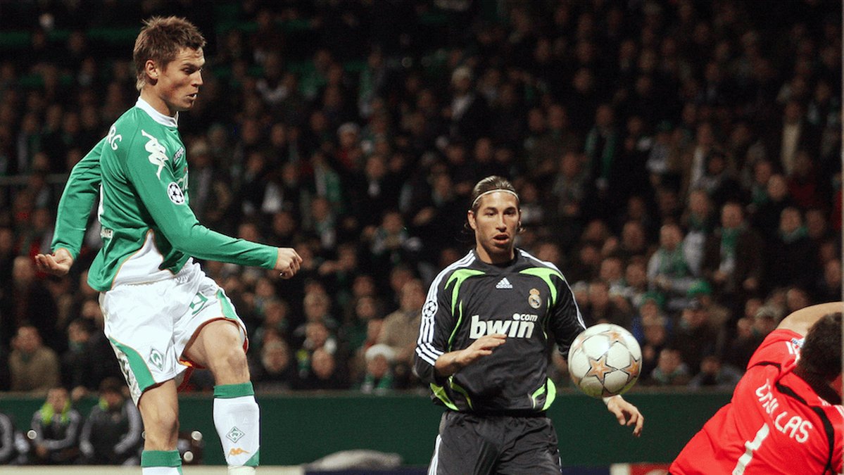 Markus Rosenberg gör mål på Iker Casillas under sin tid i Werder Bremen. 