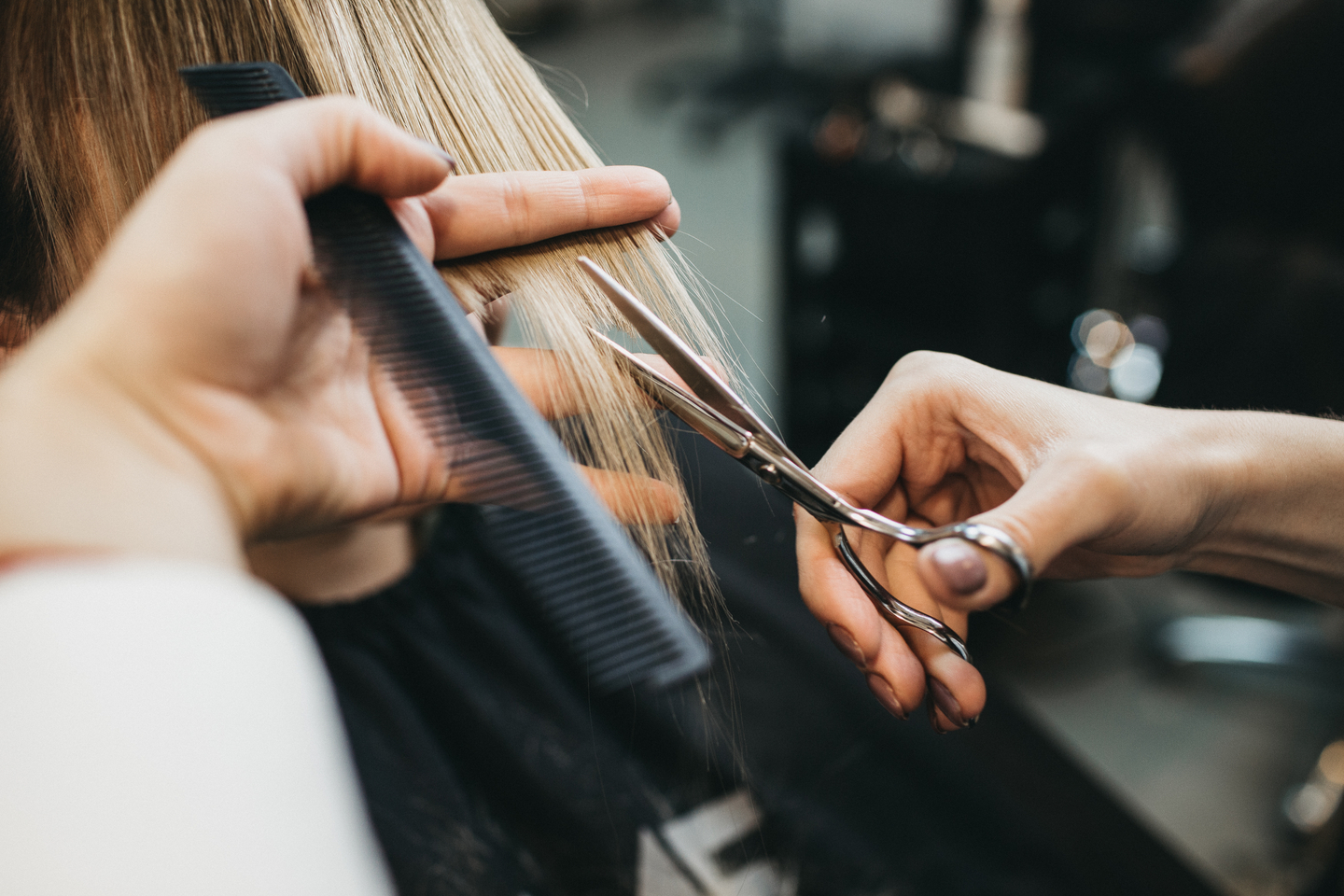 Klippning inkl. behandling med Olaplex Klippning inkl. behandling med Olaplex
