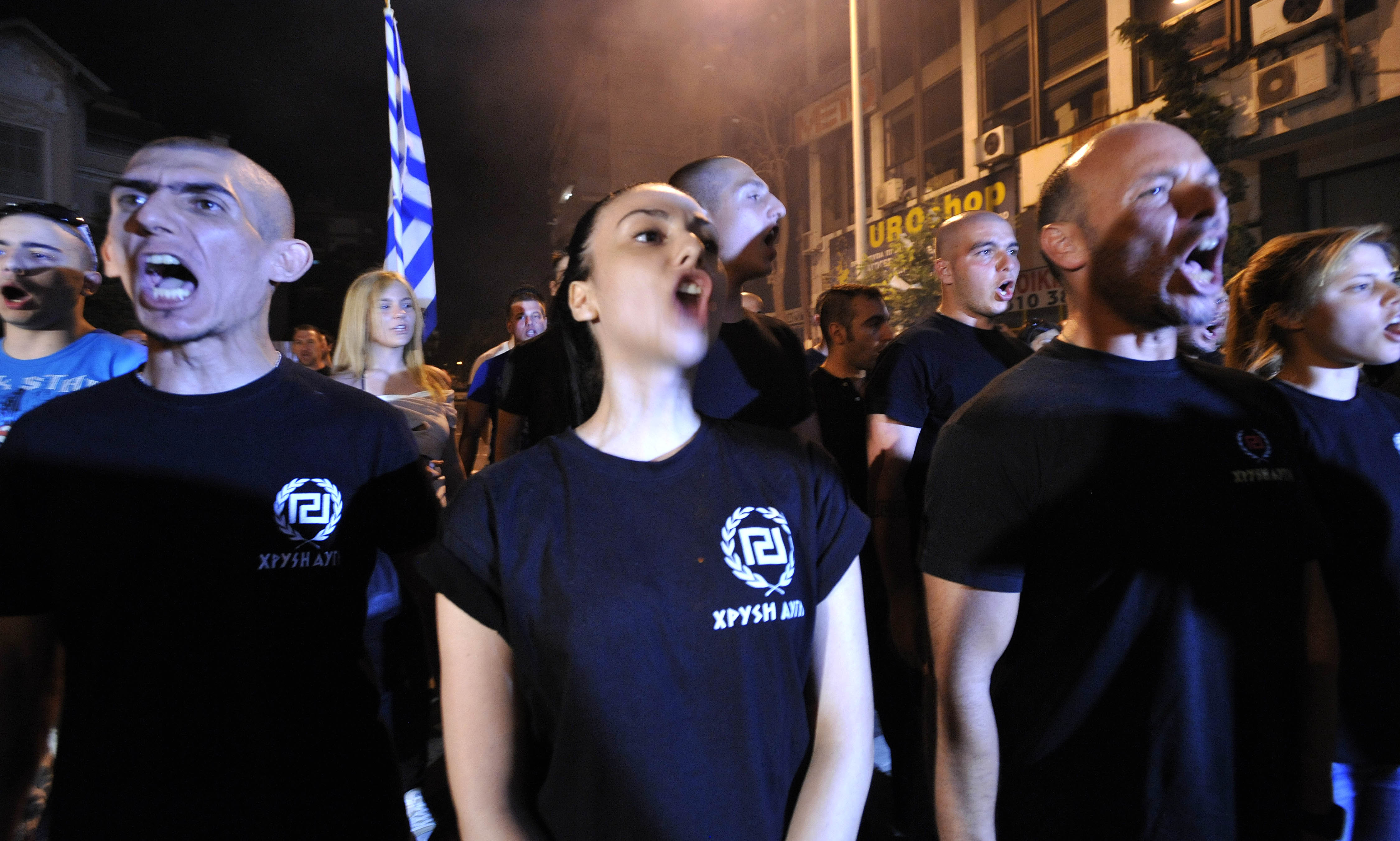 Anhängarna skrek slagord utanför deras högkvarter i Thessaloniki.