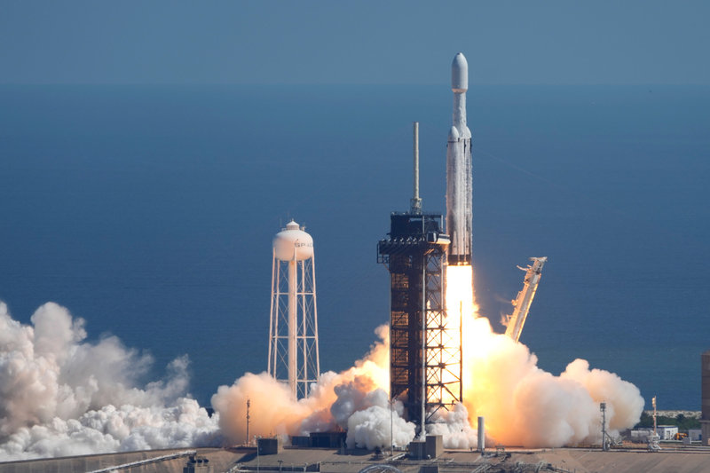 Nasa har de senaste åren haft ett nära samarbete med Elon Musk-ägda Space X. Här en uppskjutning av en Space X-raket från Kennedy space center i Florida, USA i oktober i år.