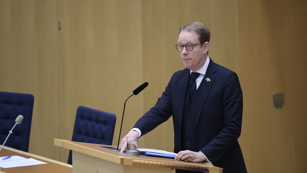 Utrikesminister Tobias Billström (M) inleder debatten med att presentera regeringens utrikesdeklaration.
