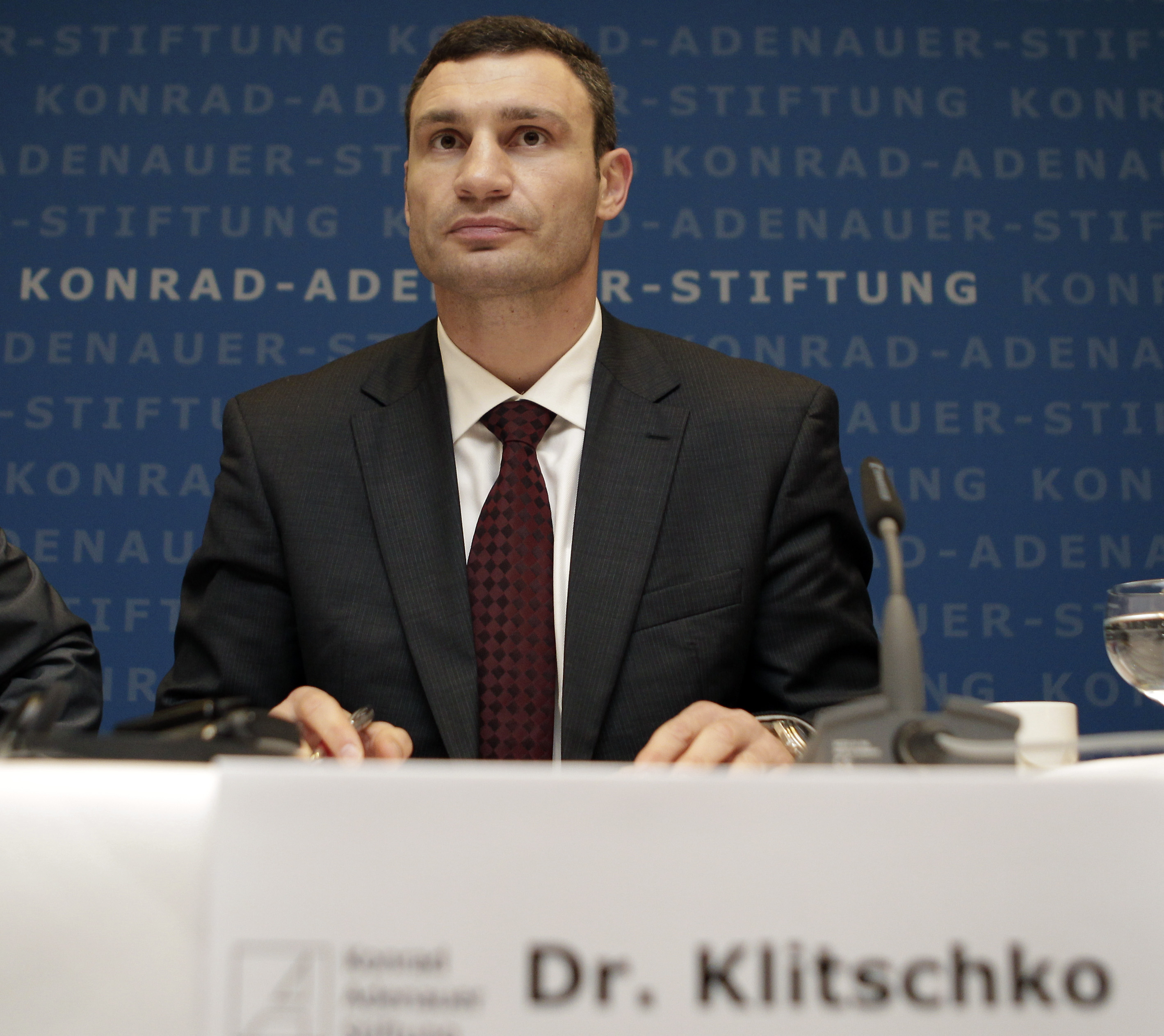 Klitschko är den första WBC-mästaren i boxning som har en doktorsexamen, närmare bestämt i idrottsvetenskap vid Kievs universitet. Den har gett upphov till smeknamnet Dr. Ironfist.