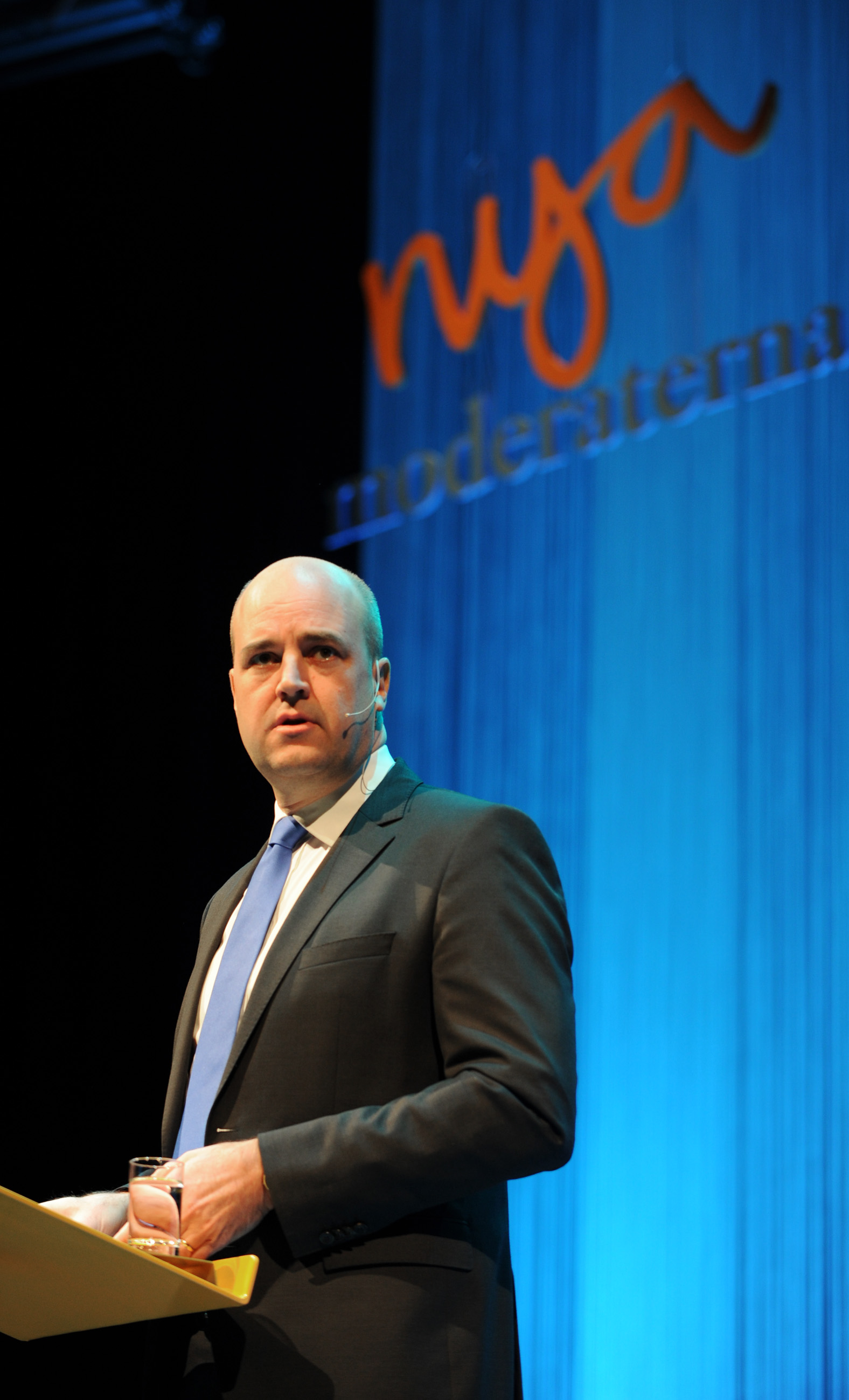 Reinfeldt inledningstalar på Moderaternas partistämma i Örebro. Det återstår att se om partitoppen kommer svänga gällande frågan om att öppna upp för ökad insyn.
