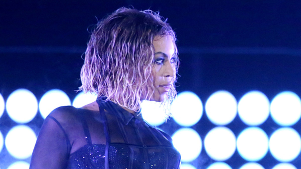 Beyoncé uppträdde klädd i ett sexigt underklädesset från La Perla. 