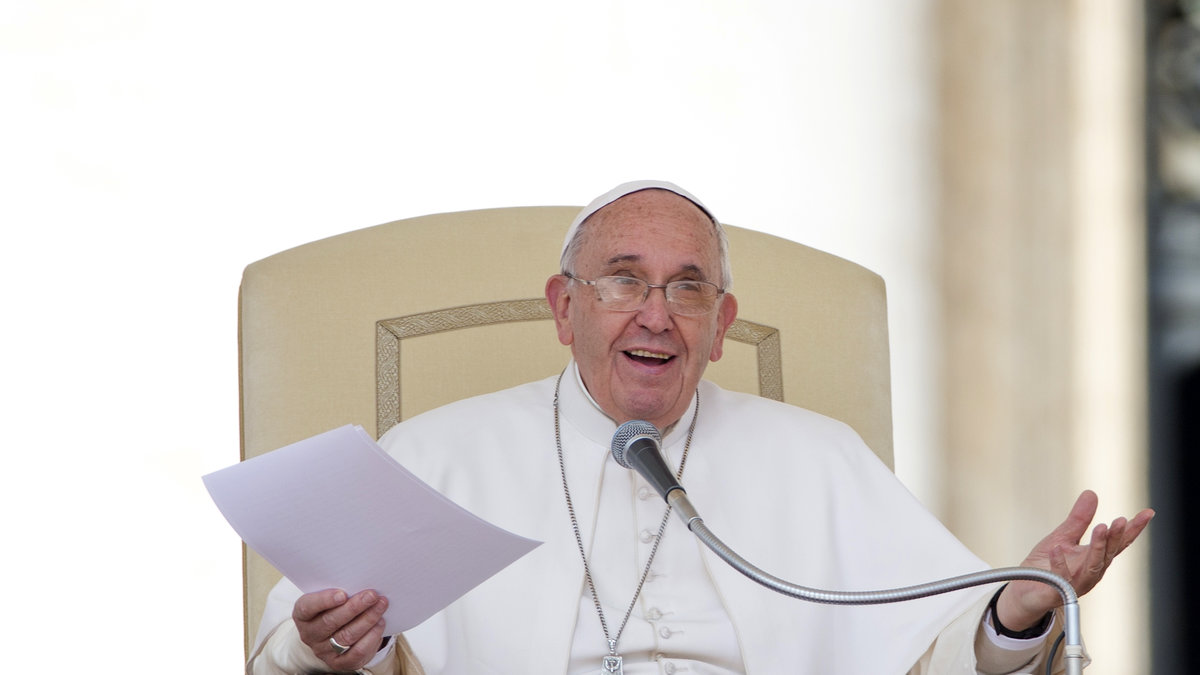 Påve Francis vill ha lika löner för kvinnor och män.