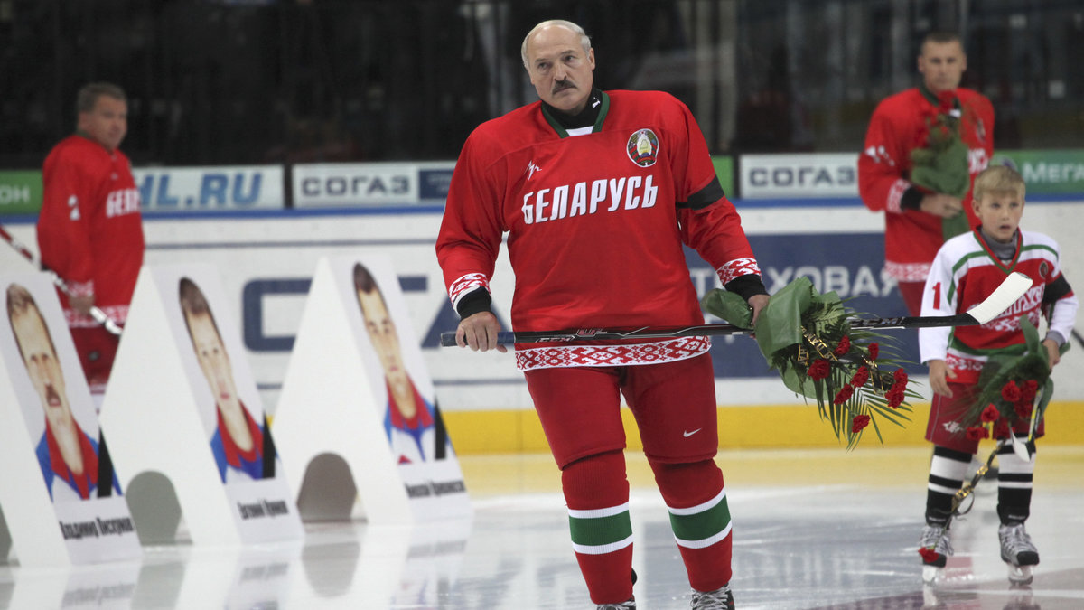 Diktatorn Aleksandr Lukasjenko är ett stort hockeyfan.
