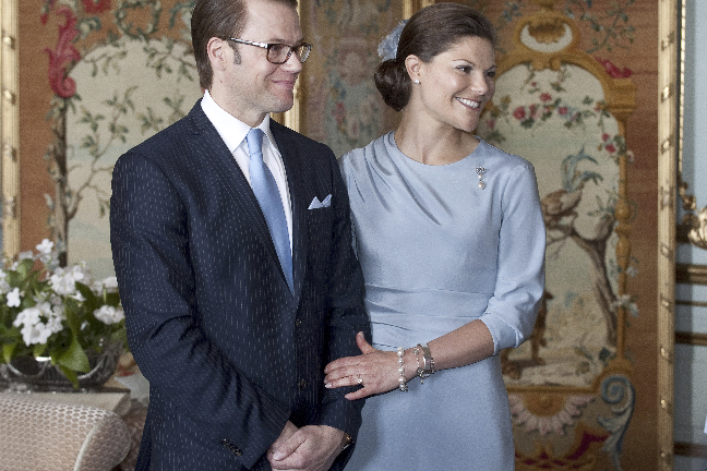 Denna ljusblå klänning är designad av Pär Engsheden som även designar kronprinsessans bröllopsklänning.