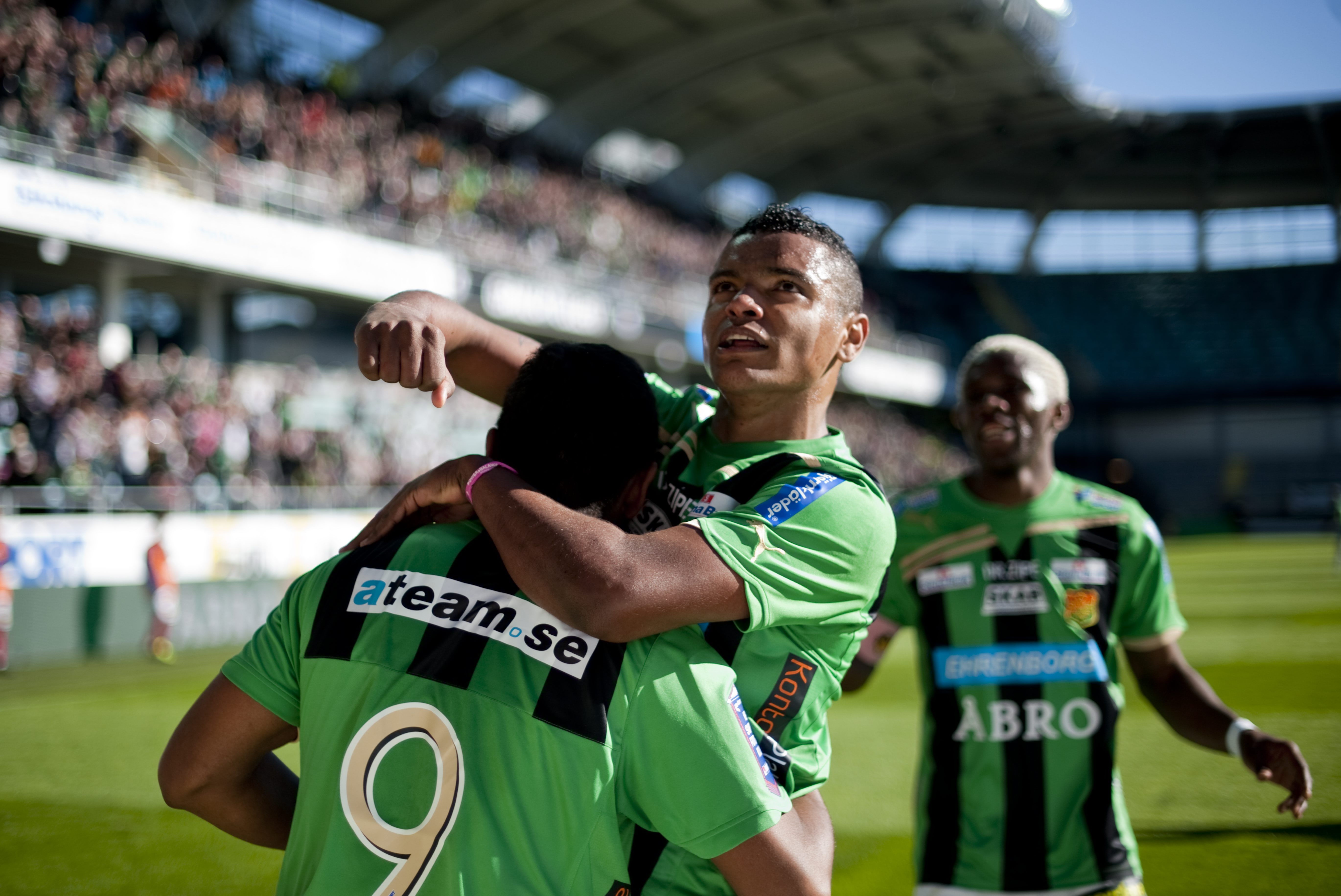 Här firar de fantastiska brassarna Alvaro Santos andra balja. Här firar de fantastiska brassarna Alvaro Santos andra balja.