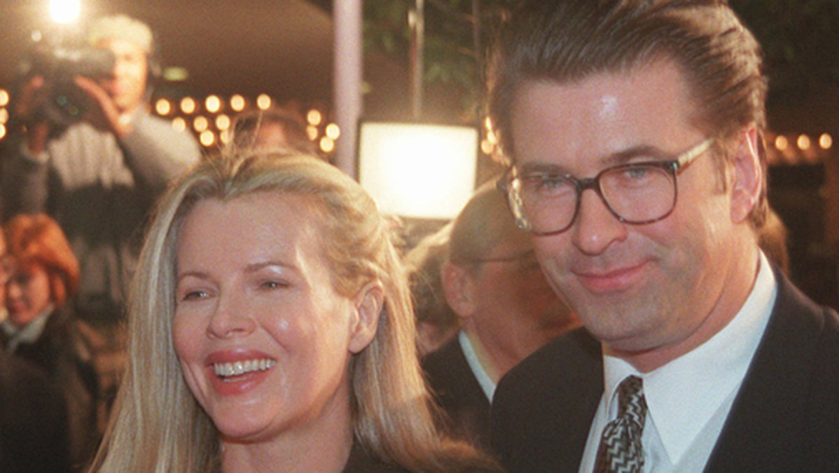 Här ser vi Irelands föräldrar Kim Basinger och Alec Baldwin på en filmpremiär i Los Angeles 1996.