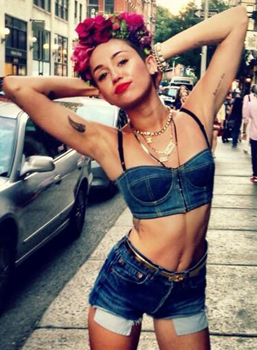 Hennes 19:e tatuering gjorde hon hos Kat Von D, och den föreställer en kattklo. Miley placerade klon på undersidan av sin högra arm. År 2012 inledde Miley att tatuera orden "Love never dies" på sin vänstra underarm. Hennes 19:e tatuering gjorde hon hos Kat Von D, och den föreställer en kattklo. Miley placerade klon på undersidan av sin högra arm. År 2012 inledde Miley att tatuera orden "Love never dies" på sin vänstra underarm.