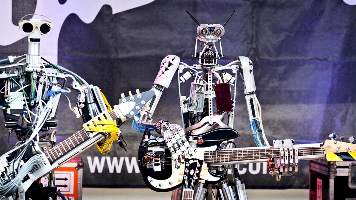 Det fysiska robotbandet Compressorhead, här i Tyskland 2013, är inte samma sorts musikrobotar som Google har skapat. Googles 'robot' bygger på artificiell intelligens (AI).