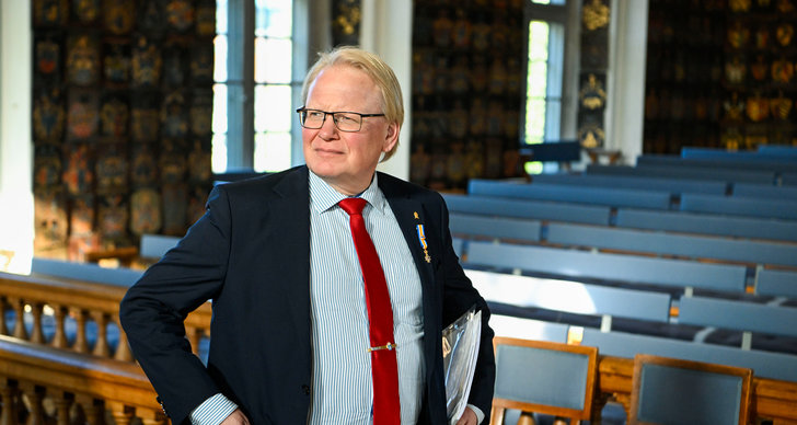 TT, Sverige, Peter Hultqvist, Politik