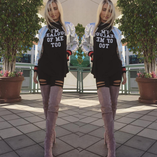 Pia Mia Perez bjuder på sin outfit. Pia Mia Perez bjuder på sin outfit.