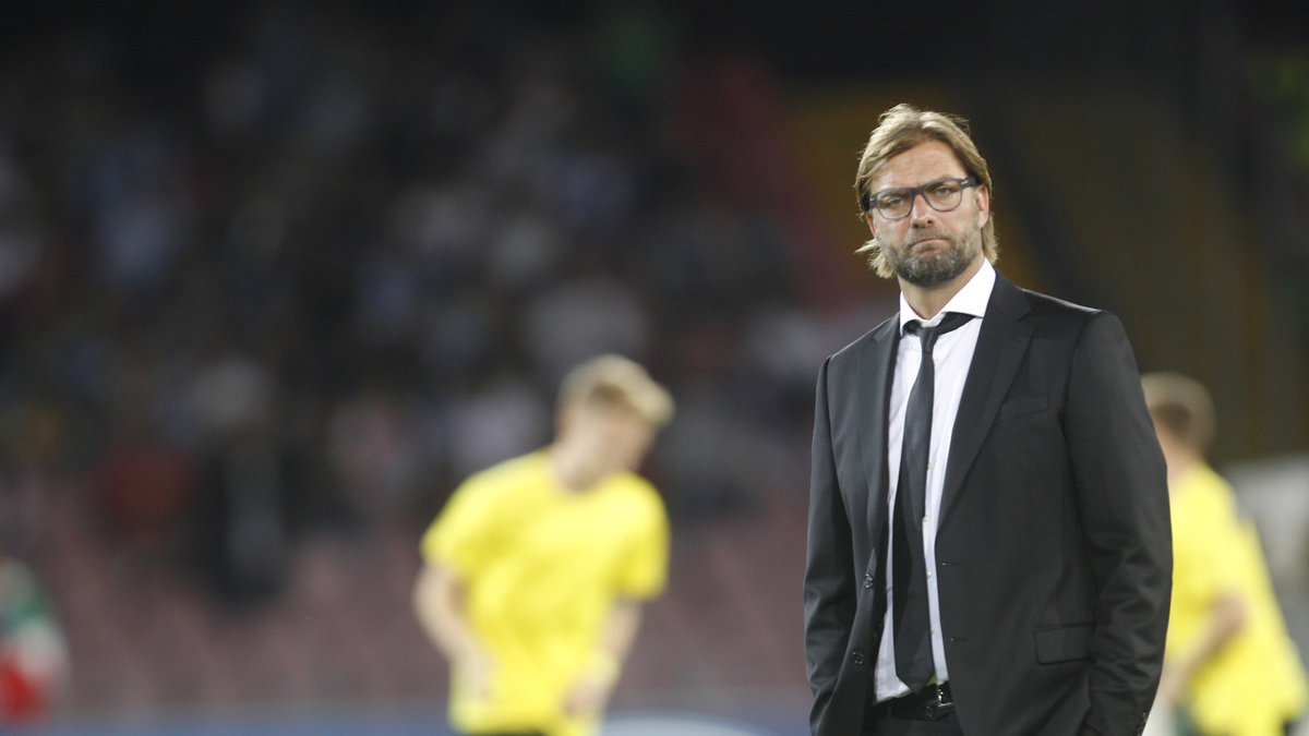 Kort därefter blev Dortmunds tränare Jurgen Klopp utvisad för att ha skällt ut domaren.