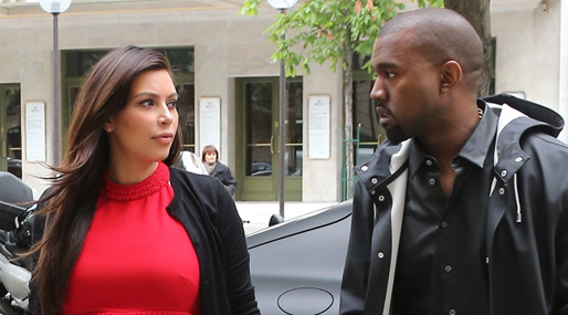 Kim Kardashian beräknas föda parets barn i juli. 