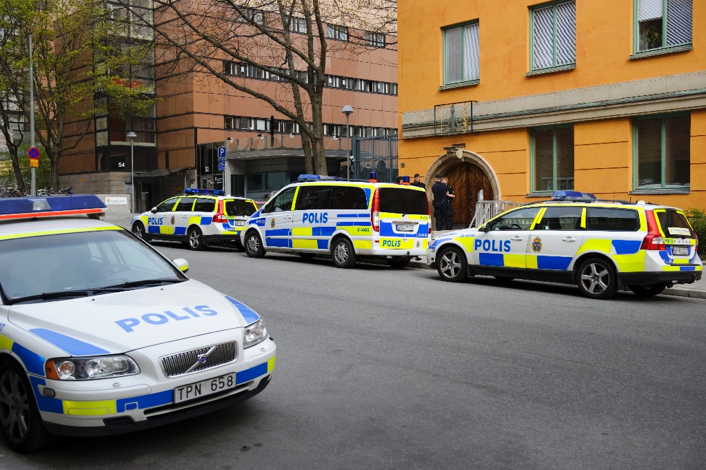 Under näst sista veckan var det ett stort polispådrag utanför Stockholms tingsrätt där rättegången utspelas.