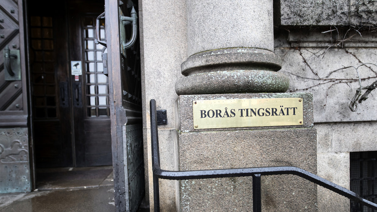 Den före detta läraren åtalades vid Borås tingsrätt misstänkt för sexualbrott mot 15 olika elever. Ett av dem ska ha skett på en otillåten klassfest som han anordnat. Arkivbild.