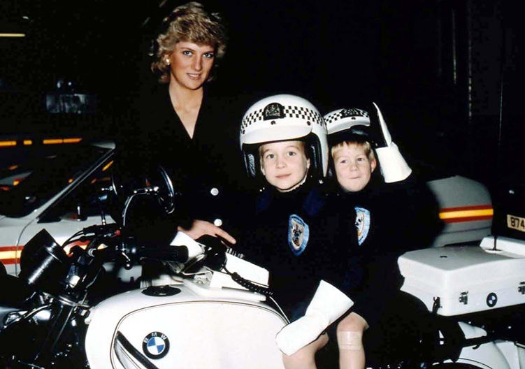 Prinsessan Diana med sönerna prins William och prins Harry Prinsessan Diana med sönerna prins William och prins Harry
