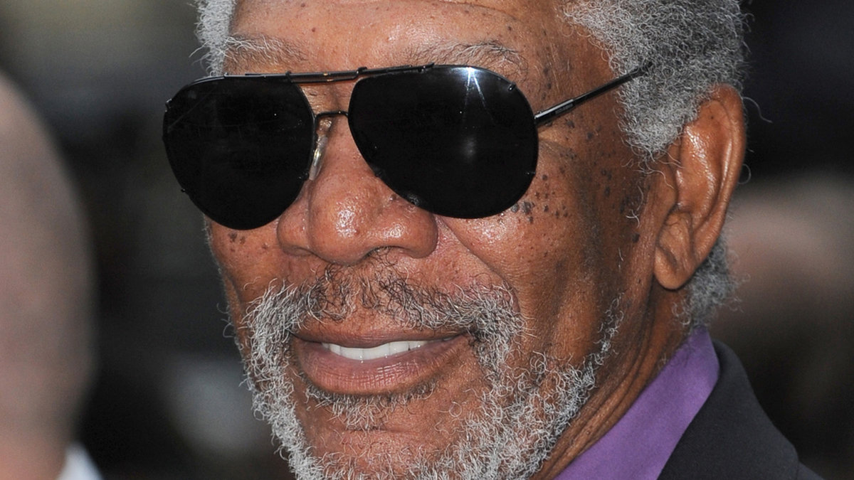 Morgan Freeman hoppades att ingen skulle känna igen honom i solglasögon - men den gubben gick inte.