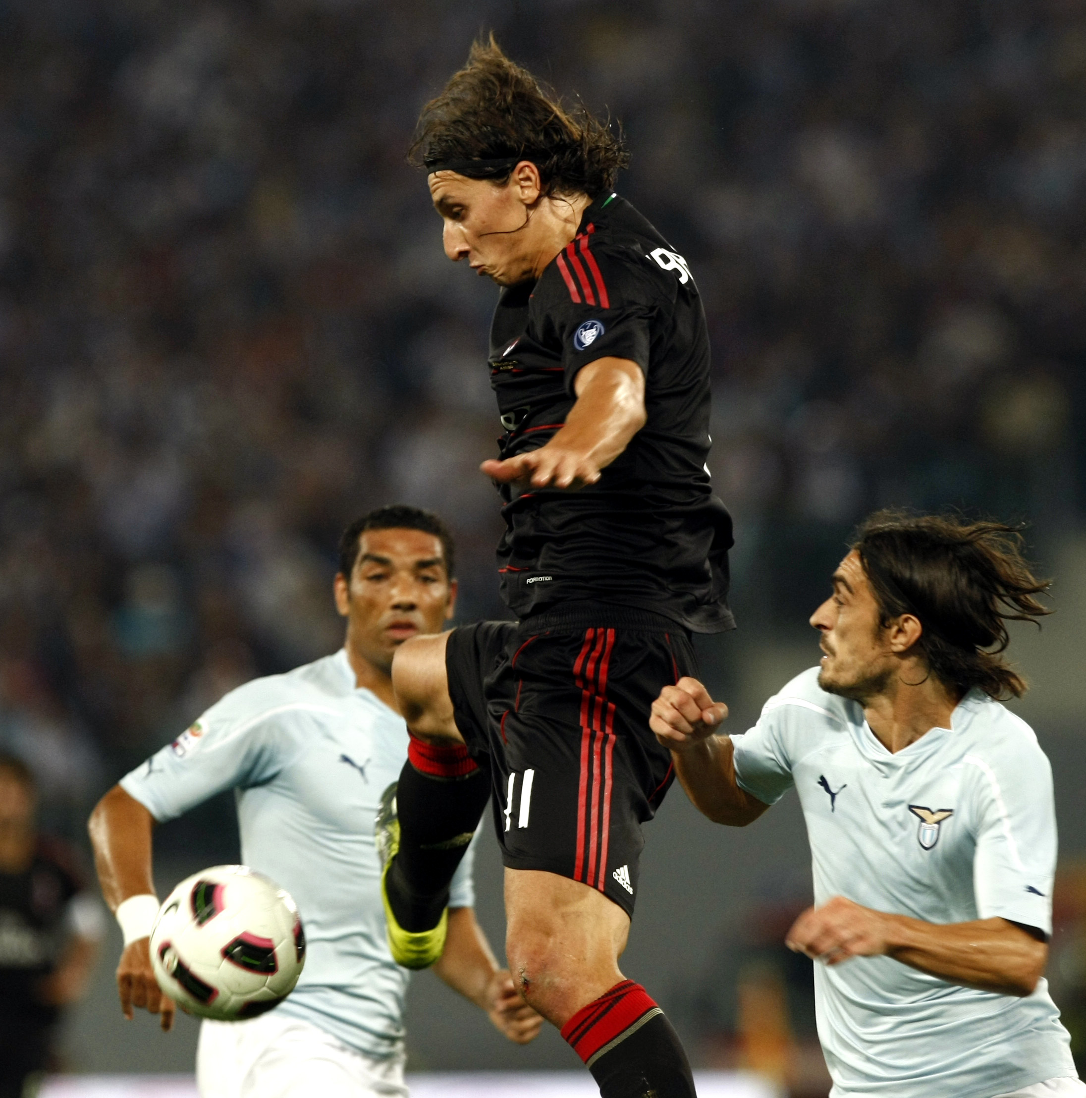 Zlatans första ligamål med Milan komer den 22 september 2010 i bortamötet med Lazio som slutade 1–1. Zlatans första ligamål med Milan komer den 22 september 2010 i bortamötet med Lazio som slutade 1–1.