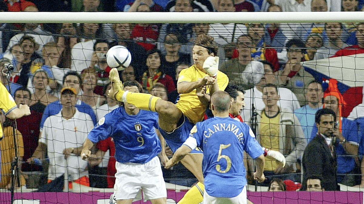 I EM 2004 hamnade Sverige i samma grupp som Bulgarien, Italien och Danmark. Sverige gjorde processen kort med Bulgarien och vann med 5-0. I matchen mot Italien såg det mörkt ut. Cassano gav Italien ledningen i den 37 minuten, men efter 85 minuter var Zlatan framme. 