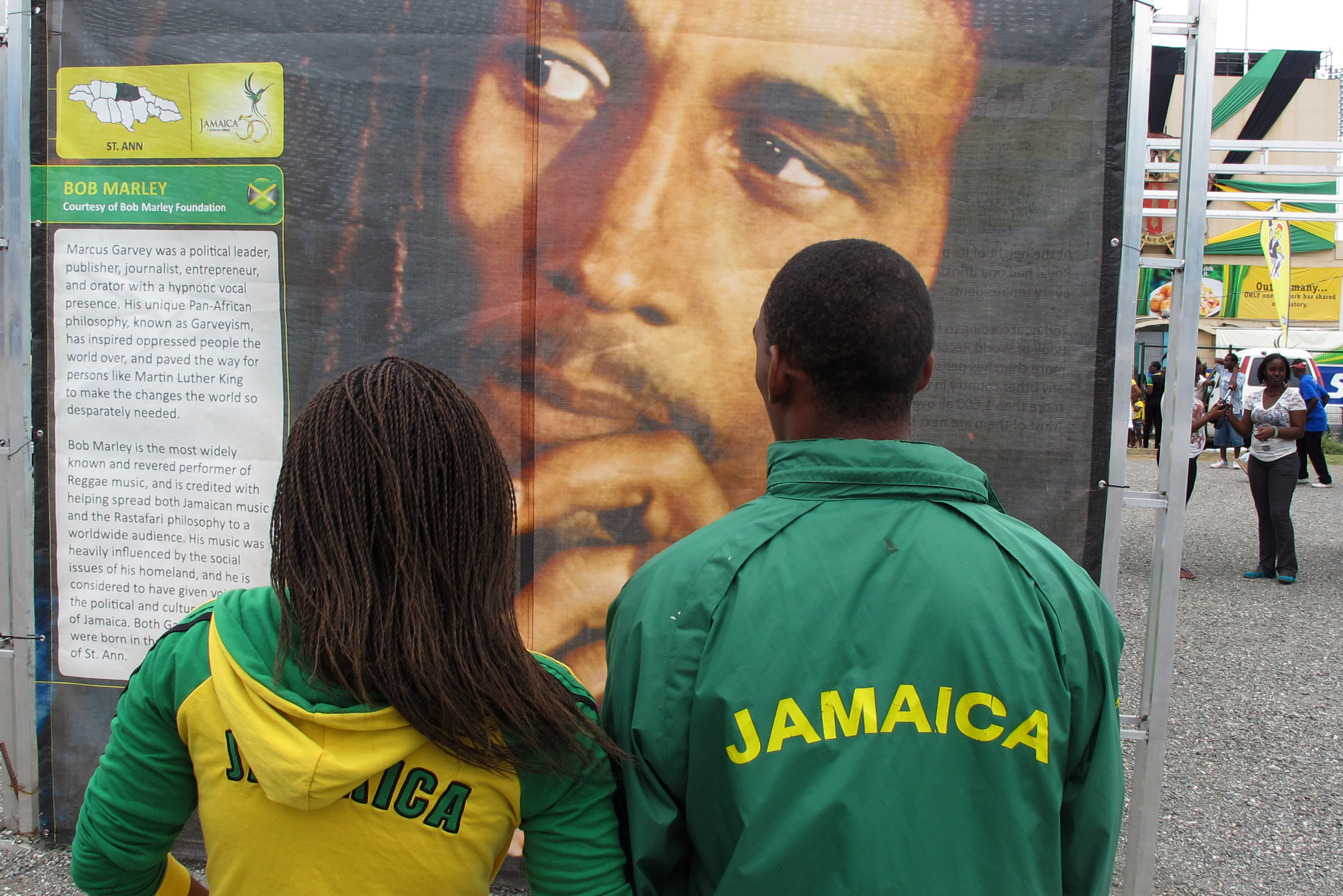 På flera håll i landet syns Marley med statyer, målningar och bilder. 