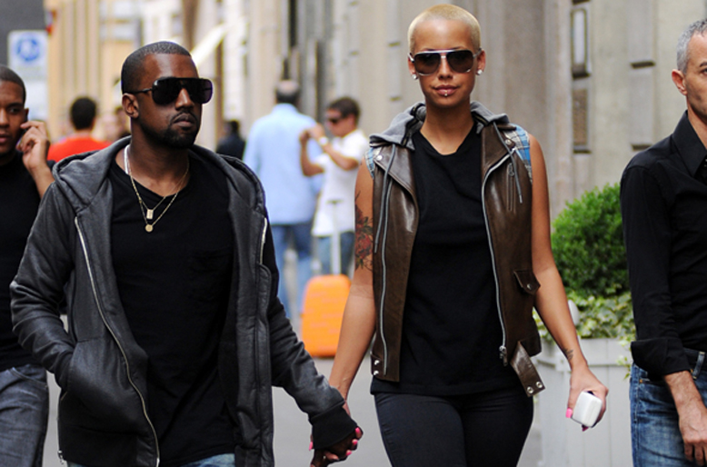 Kanye West och Amber Rose levde det perfekta livet. Fram till Kanye fick upp ögonen för Kim Kardashian som var på humör att ta för sig. I en intervju berättar Rose om hur respektlös hon tycker att Kim var när hon skickade porriga bilder till Kanye - medan Kanye West och Amber Rose levde det perfekta livet. Fram till Kanye fick upp ögonen för Kim Kardashian som var på humör att ta för sig. I en intervju berättar Rose om hur respektlös hon tycker att Kim var när hon skickade porriga bilder till Kanye - medan