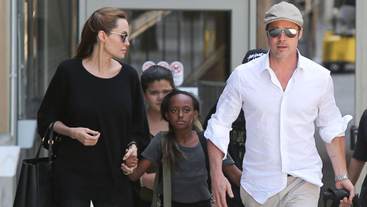 – Jag vet att mina barn aldrig kommer behöva säga "mamma dog av cancer i äggstockarna", skriver Jolie. 