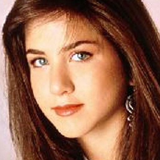 Jennifer Aniston såg ut så här långt innan hon blev berömd. Jennifer Aniston såg ut så här långt innan hon blev berömd.