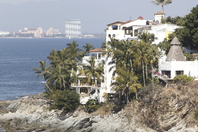 Nu har Britney och Jason flytt till det här strandhuset i Mexico. 