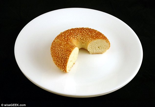 Lite mer än en halv baigel räcker. Lite mer än en halv baigel räcker.
