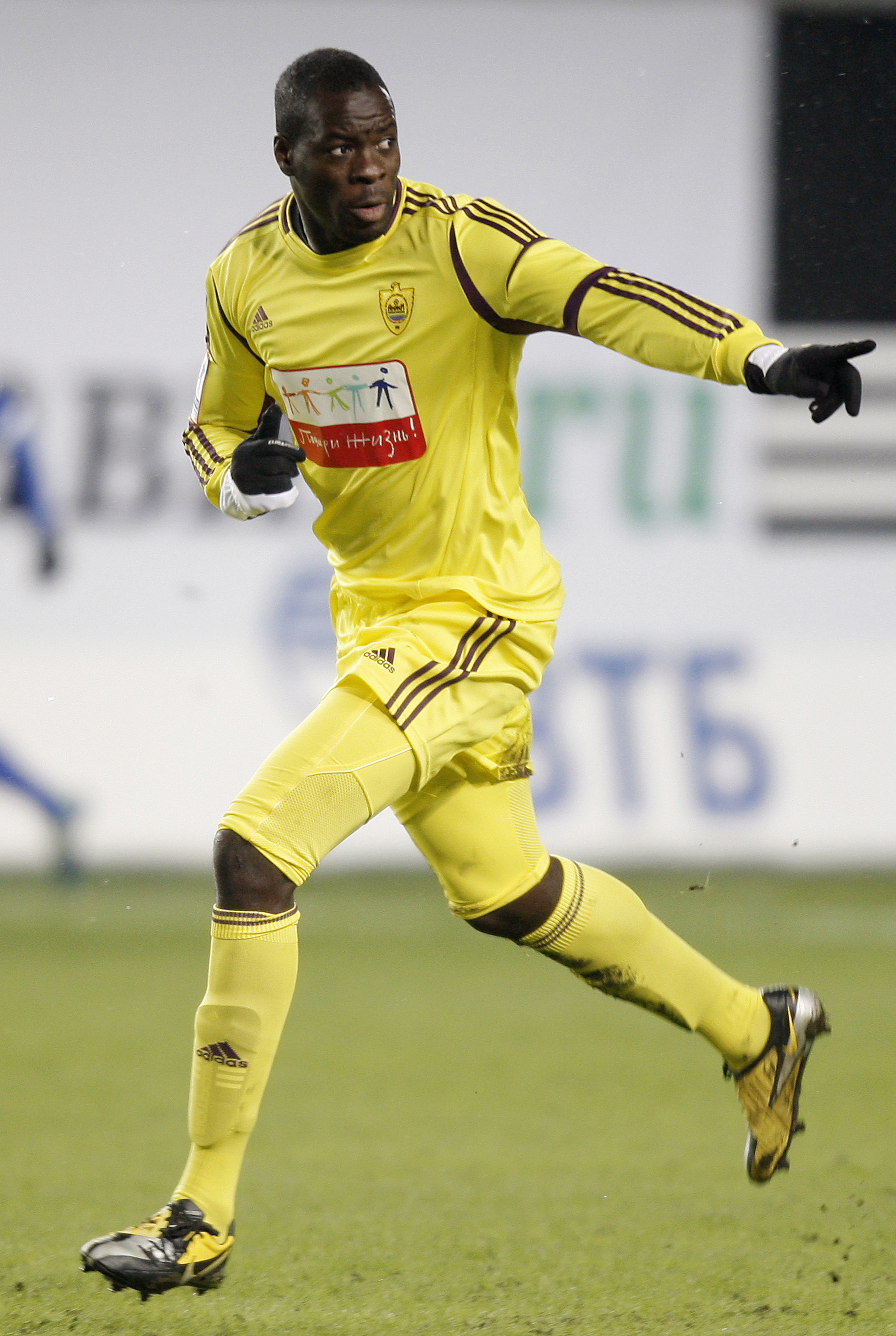 Christopher Samba fick en banan kastad mot sig efter matchen mellan hans Anzhi och Lokomotiv Moskva.