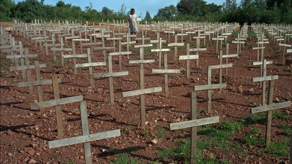 På Nyazakyrkogården utanför staden Kigali ligger tusentals offer begravda.