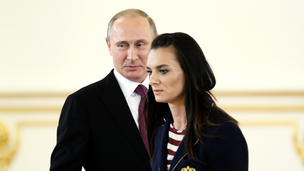 Rysslands president Vladimir Putin och stavhoppslegendaren Jelena Isinbajeva. Arkivbild.