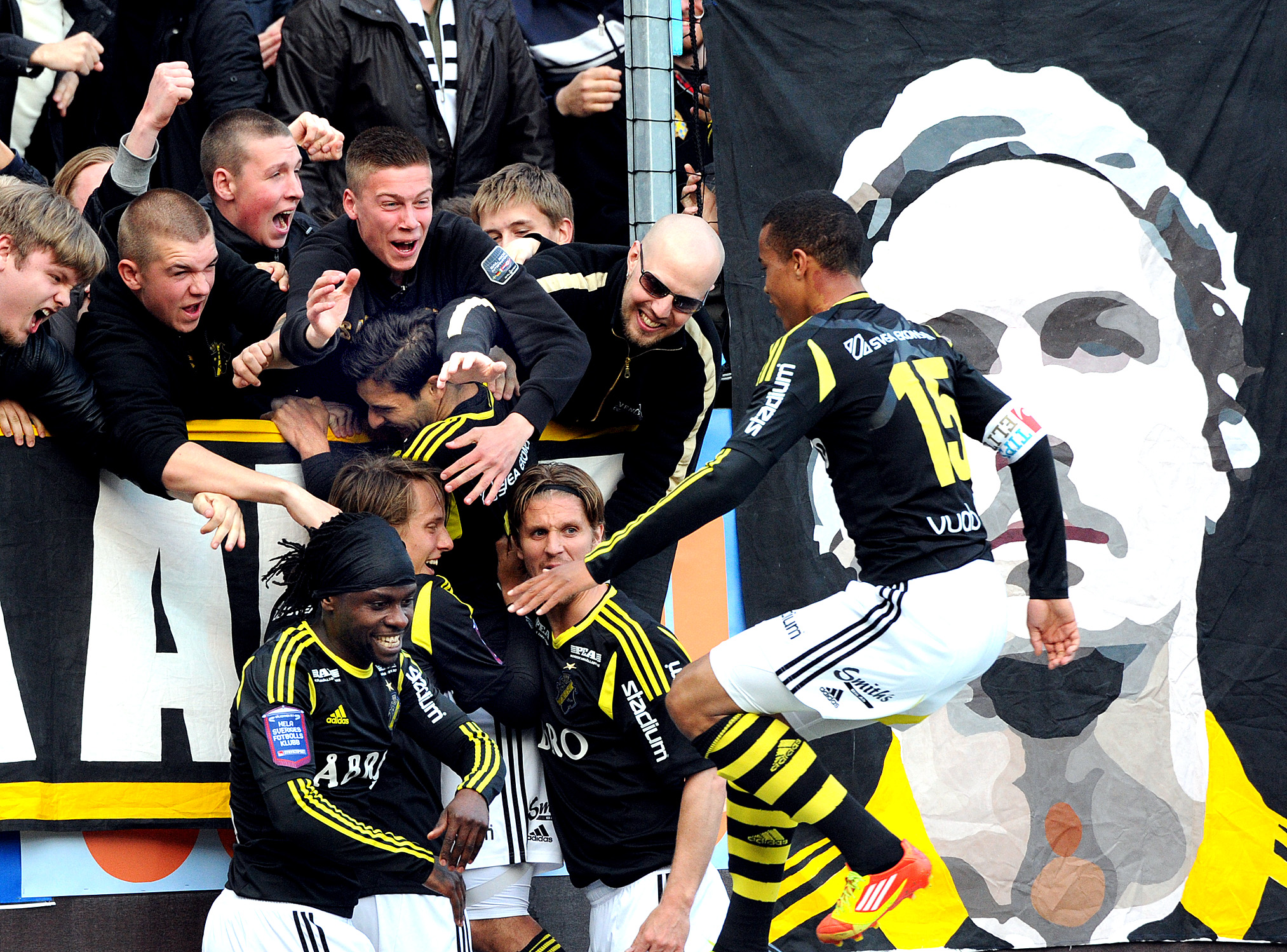 AIK:s Celso Borges jublar efter sitt 1–0-mål.