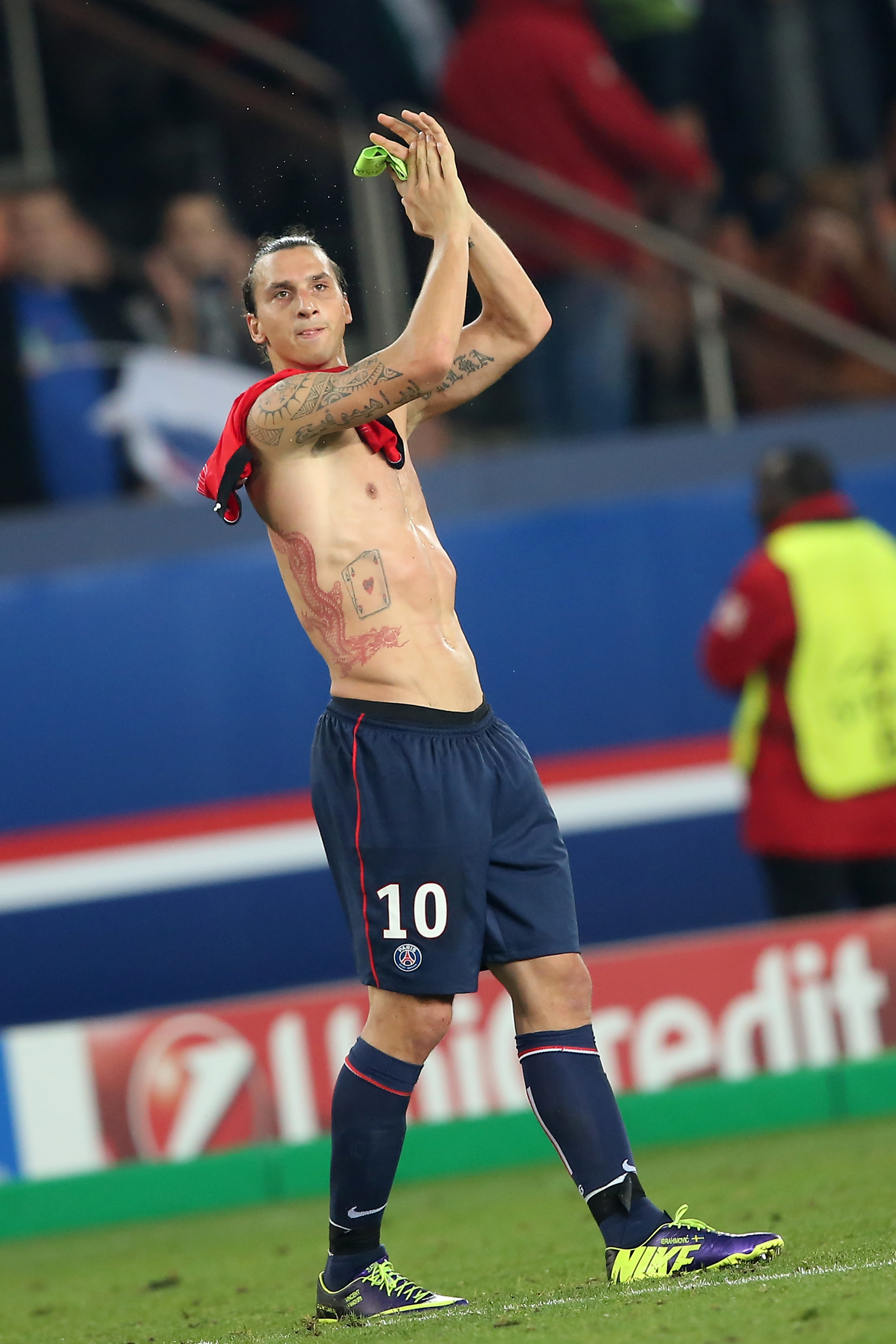 Zlatan är inte bara en målspruta. Han har även ett sexpack. 