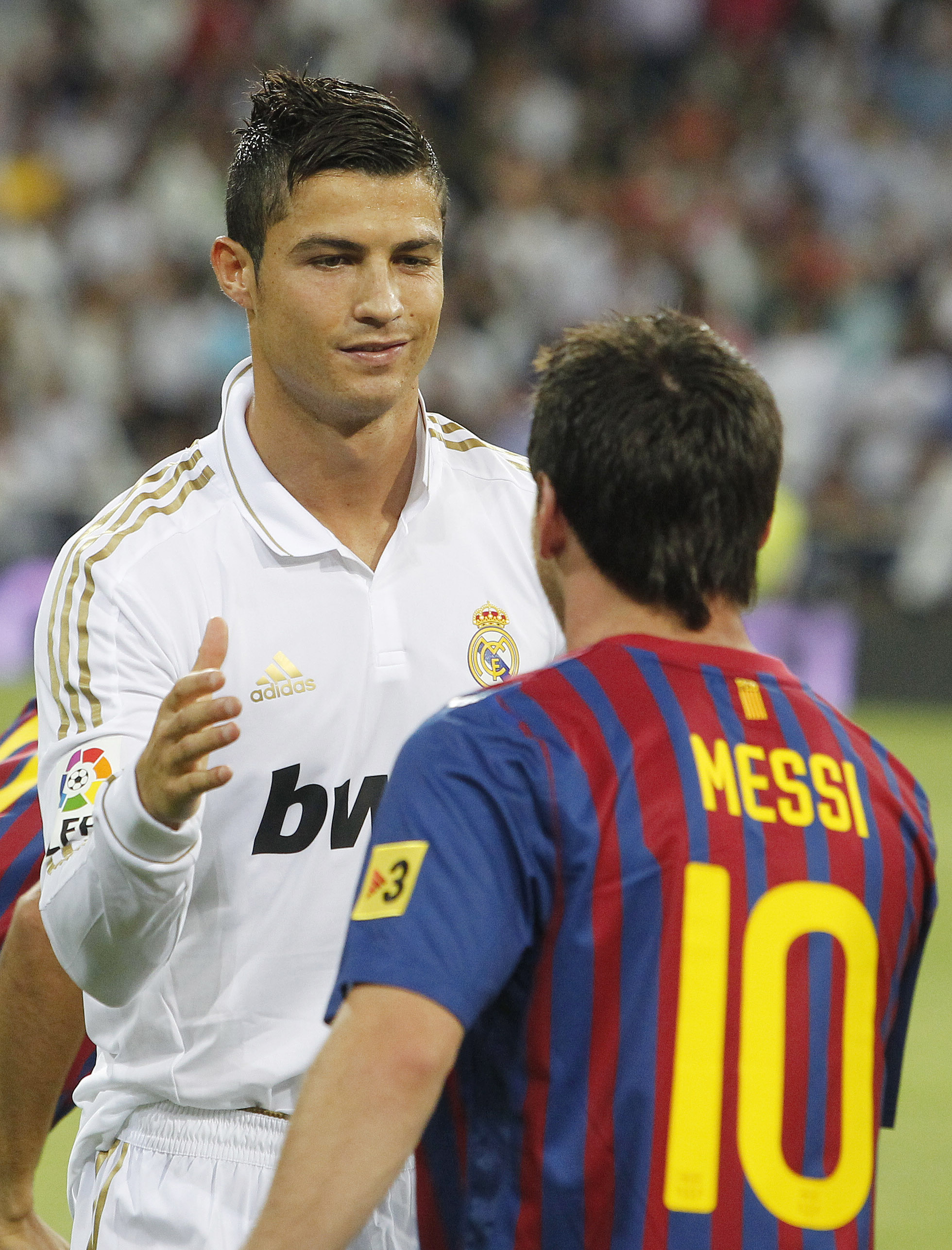 Under måndagskvällen har Lionel Messi, Xavi Hernadez och Cristiano Ronaldo möjligheten att plocka hem Ballon d'Or. Ett pris som numer anses vara den mest prestigefyllda individuella utmärkelsen man kan vinna som fotbollsspelare. Nyheter24 bjuder er nu på Under måndagskvällen har Lionel Messi, Xavi Hernadez och Cristiano Ronaldo möjligheten att plocka hem Ballon d'Or. Ett pris som numer anses vara den mest prestigefyllda individuella utmärkelsen man kan vinna som fotbollsspelare. Nyheter24 bjuder er nu på