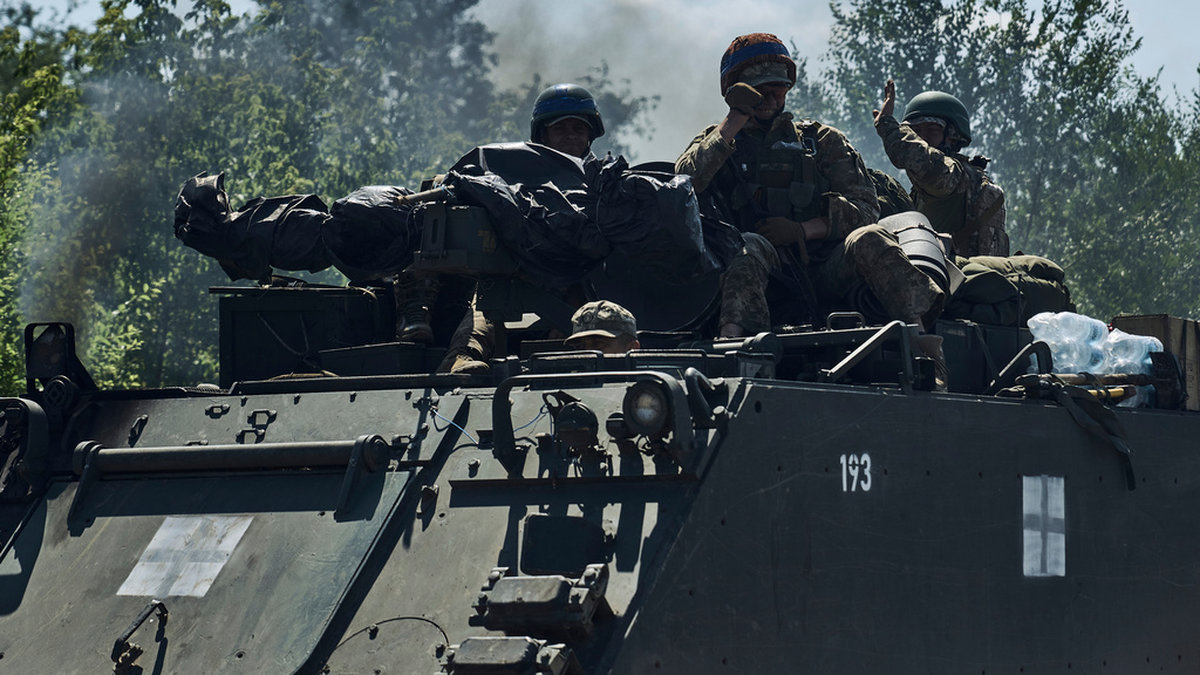 Ukrainska soldater vid fronten i Zaporizjzja-regionen i början av juli i år.