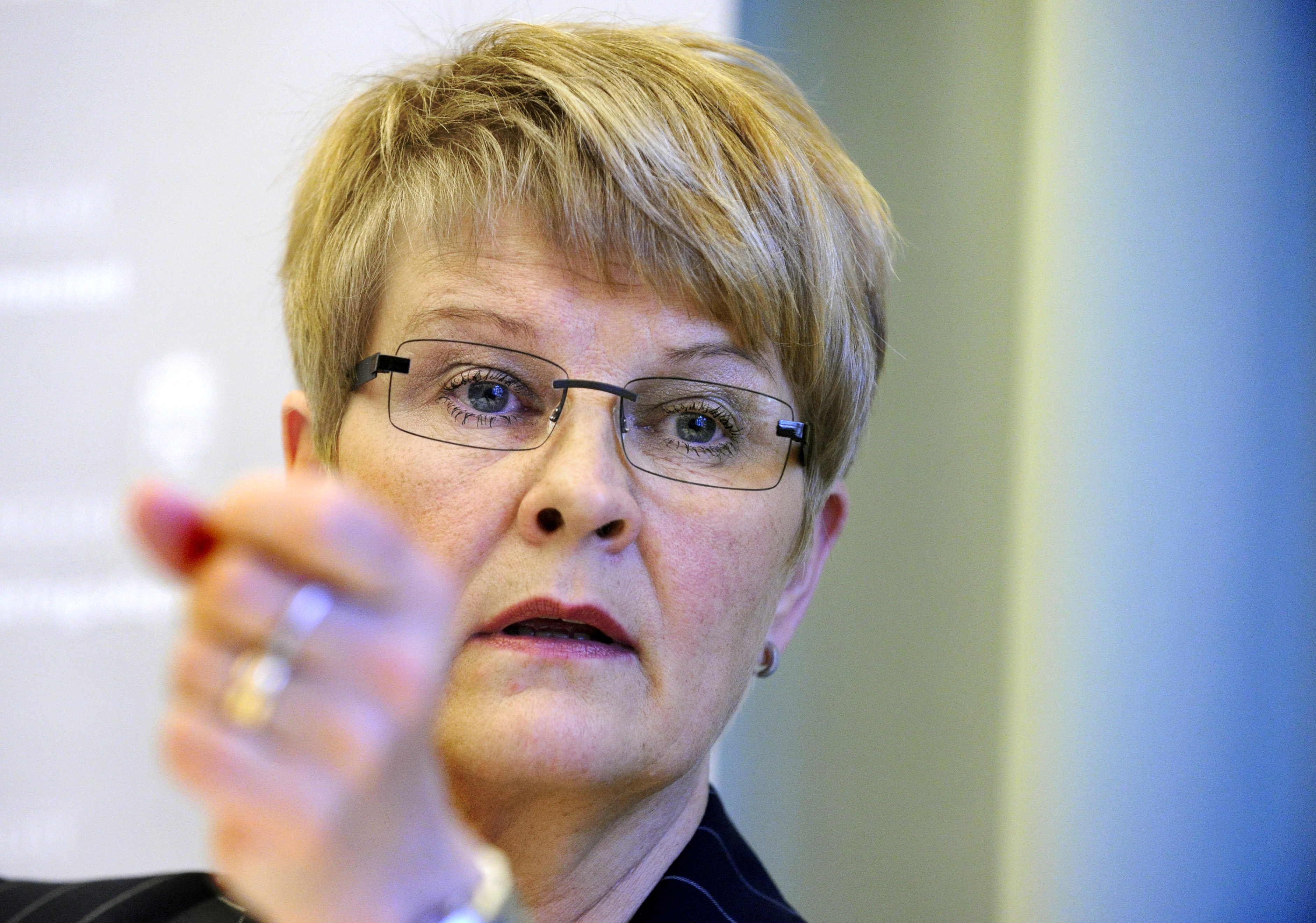 Centerledaren ocn näringsministern Maud Olofsson lovar nu stöd till flygbolagen efter vulkankrisen.