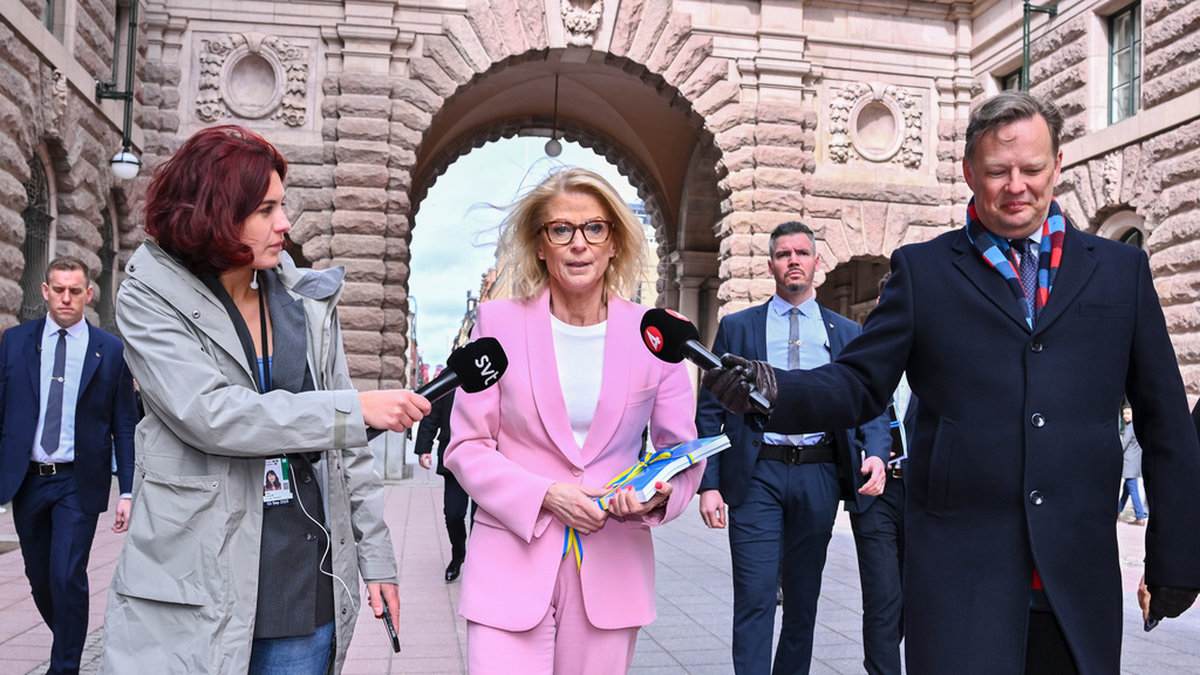 Finansminister Elisabeth Svantesson (M) när hon överlämnade vårändringsbudgeten till riksdagen i förra veckan. Arkivbild.