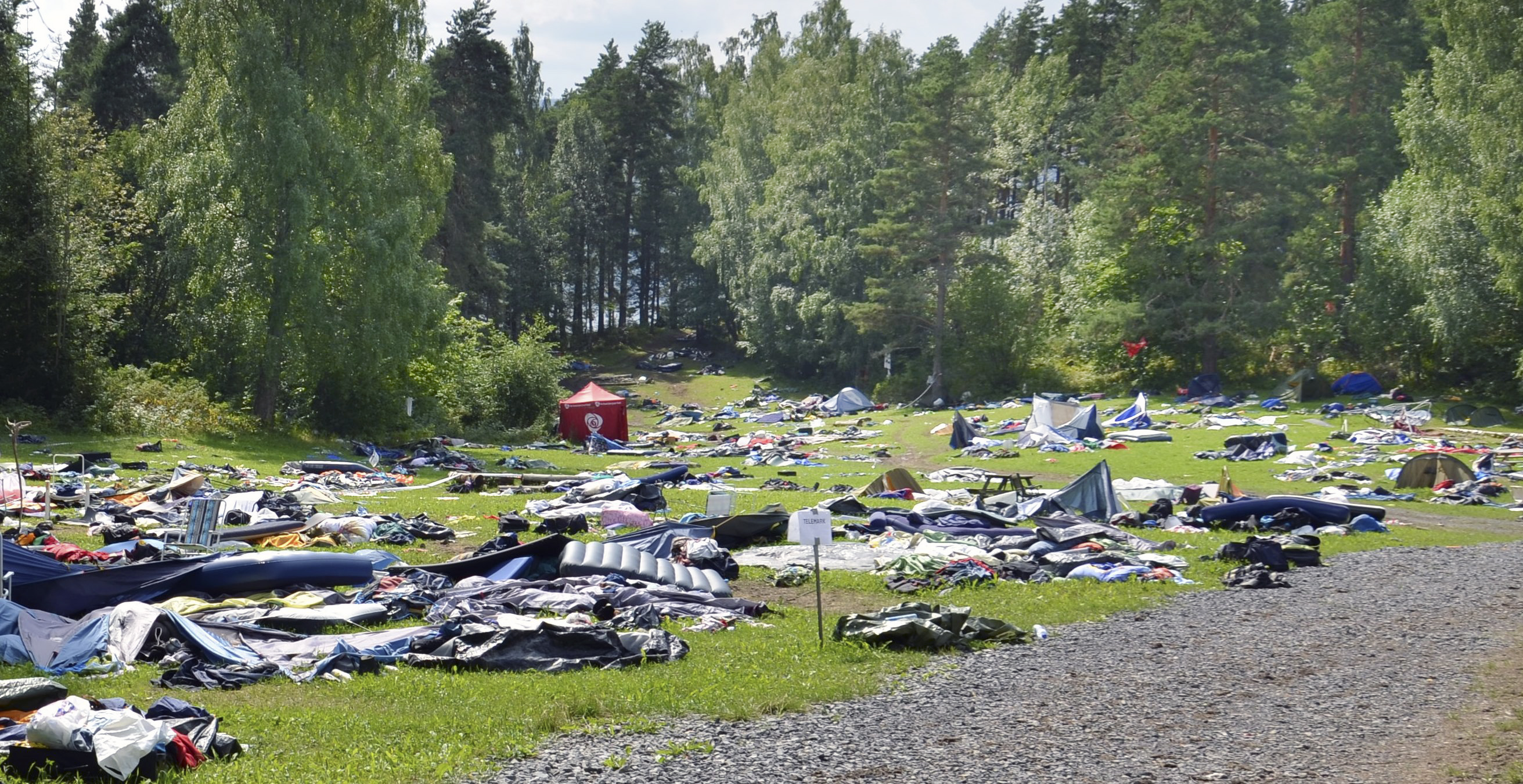 Utöya efter att människor flytt i panik. Utöya efter att människor flytt i panik.