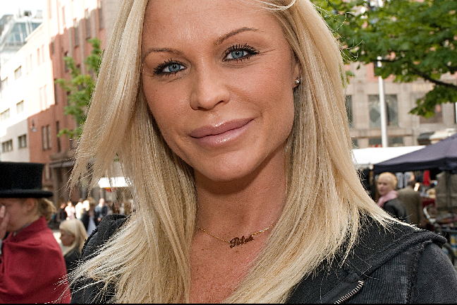 2011 - Linda hamnar i blåsväder när hon lagt upp bilder i sin blogg på vad som ser ut som kokain. Linda tar bort bilden. Om det var kokain är oklart. Hon hade tidigare berättat för Aftonbladet att droger förstört hennes liv. 2011 - Linda hamnar i blåsväder när hon lagt upp bilder i sin blogg på vad som ser ut som kokain. Linda tar bort bilden. Om det var kokain är oklart. Hon hade tidigare berättat för Aftonbladet att droger förstört hennes liv.