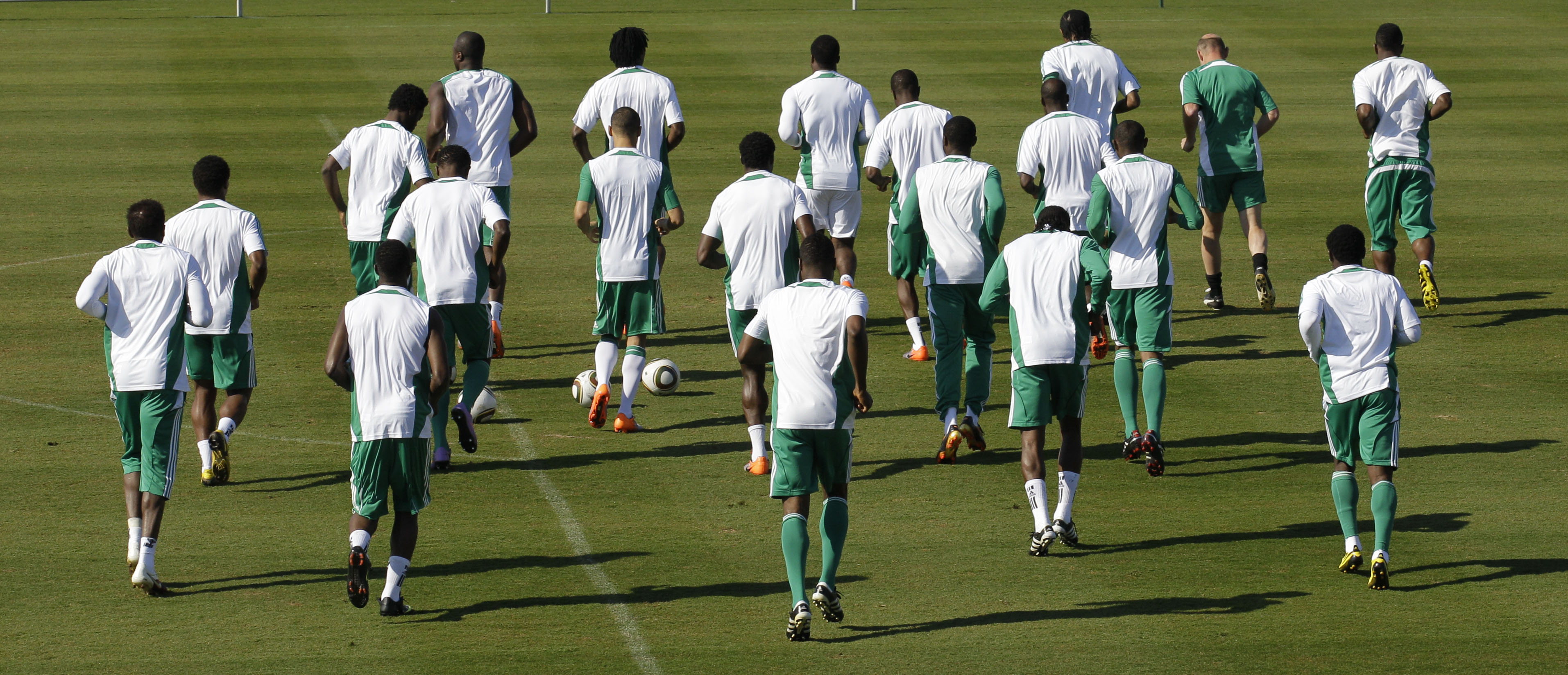 Nigeria på träningsplanen inför matchen.