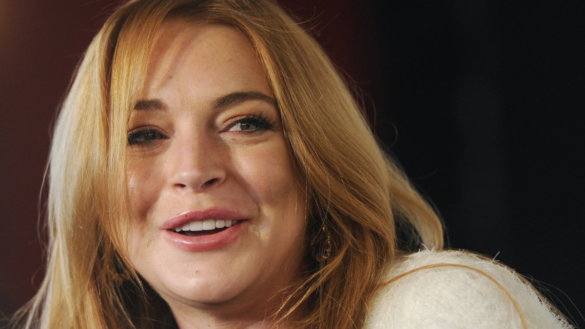 Lindsay Lohan stämde E-Trade efter att de år 2010 gjort en reklamfilm där filmens stjärna var en bebis som var "mjölkaholic" och hette Lindsay. Lindsay ansåg att bebisen var baserad på henne, och hon stämde E-trade på 100 miljoner dollar. Lohans advokat sa senare att hon var "nöjd över att ha nått en överenskommelse". 