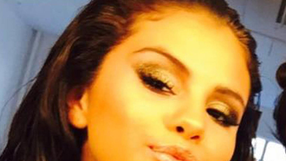 Selena Gomez bjuder på en selfie. 
