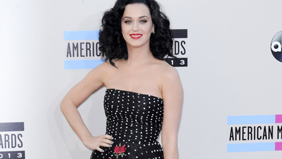 Katy Perry valde en blommig klänning från Oscar De La Rentas vårkollektion för 2014.