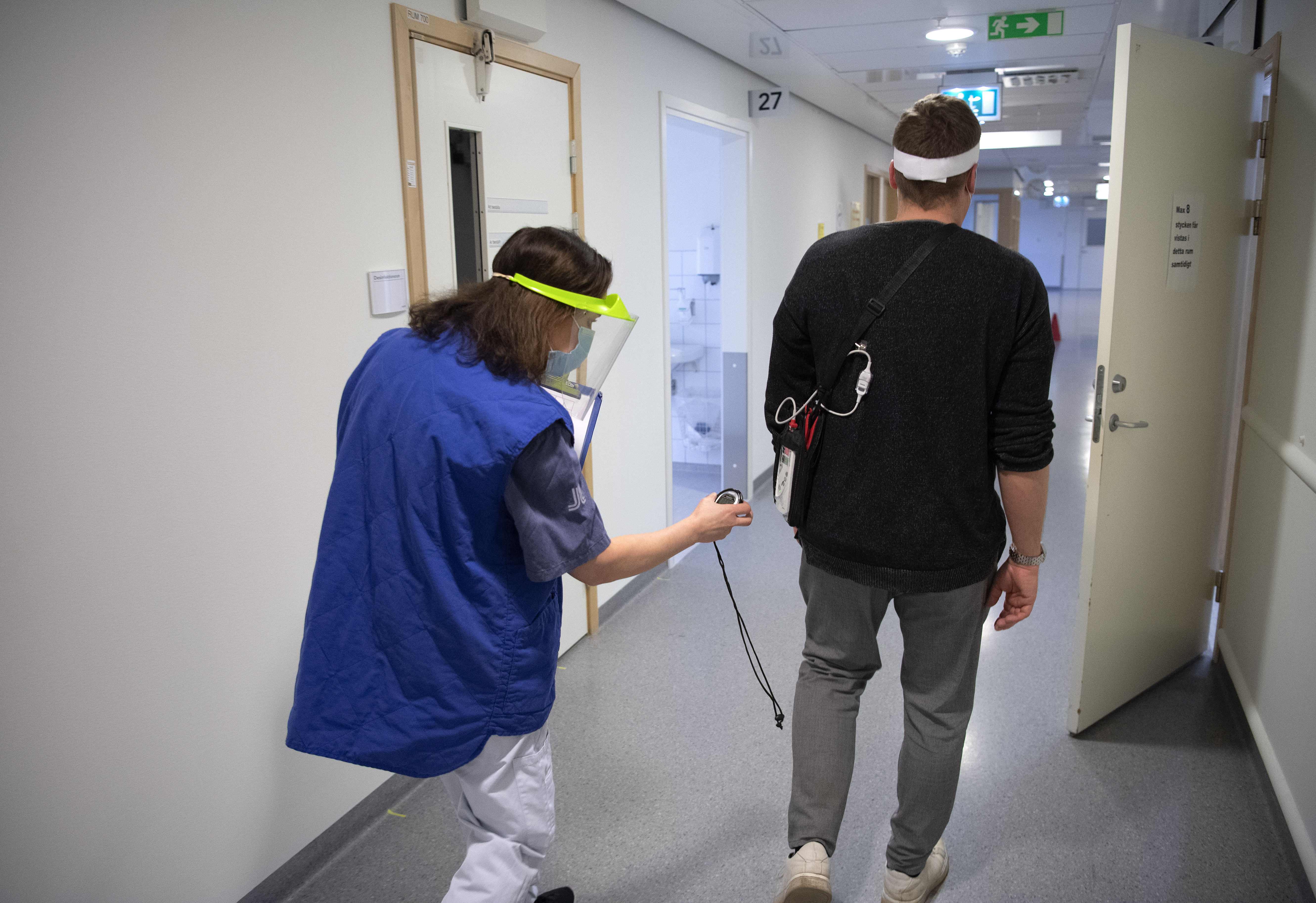 Gångtest av en patient med långtidscovid. Gångtest av en patient med långtidscovid.