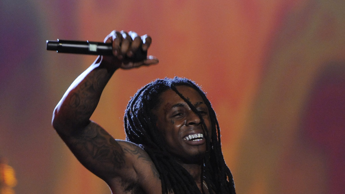 Lil Wayne förklarar ingående i sin video att han hade valt att lämna basketlaget om han var clippersspelare. 
