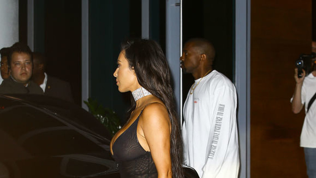 Kim sågs lämna sitt hotell i Miami. 
